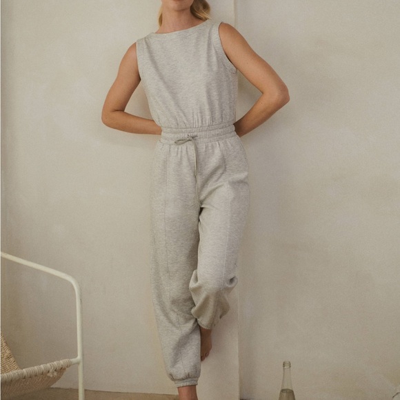 Gray Casual Jumpsuit with Tapered Legs and Relaxed Fit - Picture 1 of 3